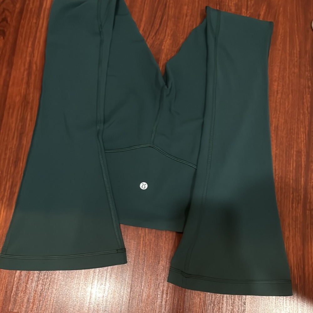Lululemon - Picture 7 of 8
